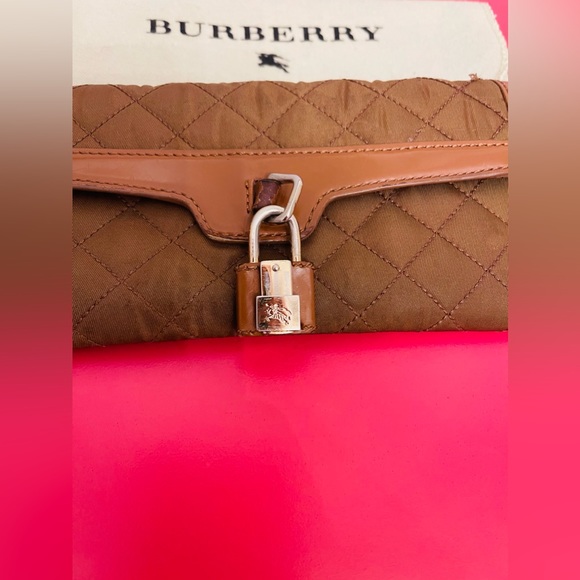 Burberry wallet. 💯 Authentic - Picture 2 of 6